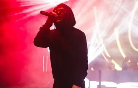 Carla’s Dreams a lansat un nou single, “Imperfect”. Vezi aici videoclipul!