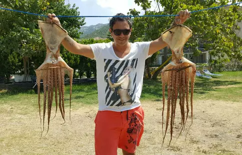 Sorin Bontea s-a delectat în vacanță cu miel la proțap și snorkeling