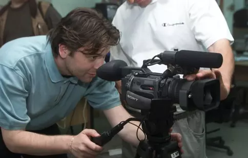 Emanuel Terzian vine la Premier League Magazin