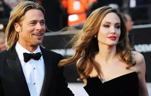 Angelina Jolie şi Brad Pitt divorţează. Actriţa cere custodia copiilor