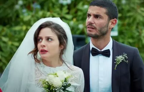 „Stadiul relaţiei: complicat” are o continuare!