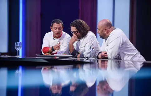 Răsturnări de situație în noua ediție „Chefi la cutițe”. Cine jurizează farfuriile