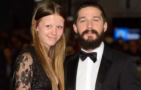 Elvis i-a căsătorit pe Shia LaBeouf şi Mia Goth, în Las Vegas