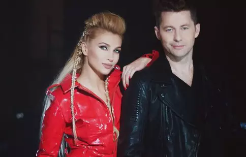 Akcent şi Lora au lansat videoclipul „Lasă-mă aşa”