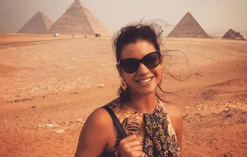 FOTO. Ada Condeescu a mâncat scorpioni, șerpi și stele de mare în China