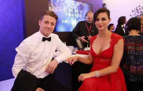 Actorii Ben McKenzie şi Morena Baccarin s-au logodit