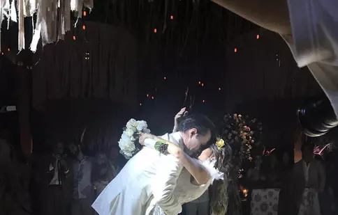 FOTO. Ce nuntă frumoasă au avut Claudia Alvarez şi Billy Rovzar!