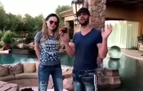 Frumoasa Belinda i-a căzut în mreje magicianului Chriss Angel