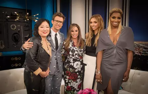 E! difuzează o ediție specială „Fashion Police: The 2016 American Music Awards”