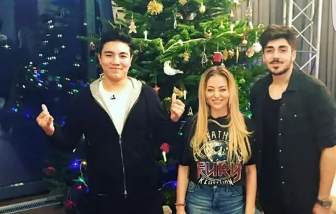 Delia a împodobit bradul cu ajutorul finaliștilor „X Factor”