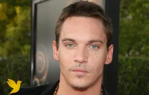 Jonathan Rhys Meyers („Dinastia Tudorilor”) va deveni tată. FOTO