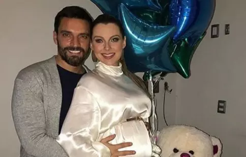 Marjorie de Sousa şi Julian Gil au dat o petrecere pentru viitorul bebeluş