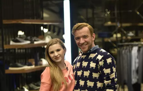 Criss și Stephan Pelger vin cu sfaturi pentru ținutele de Sărbători