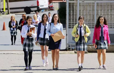 Acasă are, de astăzi, în grilă un nou serial turcesc, „Petale de singurătate”