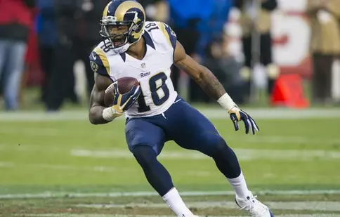 Postul E! difuzează, în premieră, seria Hollywood & Football