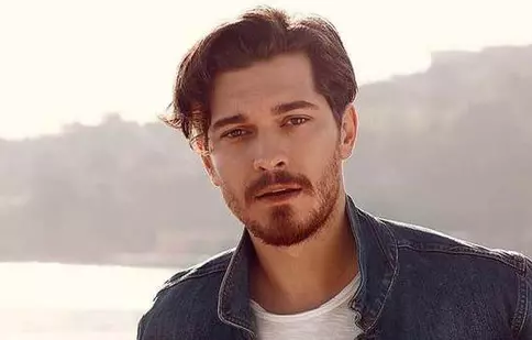 Serialul turcesc „Içerde”, cu celebrul Çağatay Ulusoy,  va fi difuzat și în România