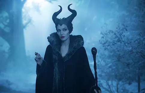 Angelina Jolie vine în weekend la Antena 1, în rolul vrăjitoarei ”Maleficent”. 9 lucruri puțin cunoscute despre film