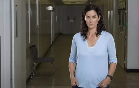 INTERVIU: Carrie-Anne Moss, despre sezonul 2 din „Humans” (AMC)