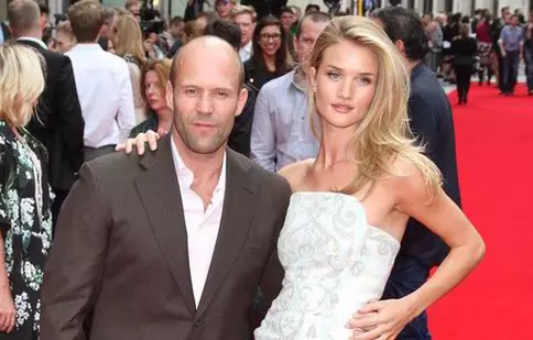 Jason Statham va fi tată. Frumoasa lui iubită e însărcinată
