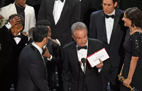 Şi totuşi cum a fost posibilă gafa uriaşă de la gala Oscar 2017?!