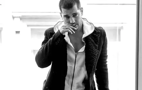 FOTO. Çağatay Ulusoy ar avea o nouă iubită. Aflaţi unde a cunoscut-o!