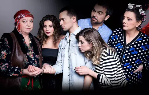 Primul episod al iSerialului “Când mama nu-i acasă”, simultan pe Happy Channel și Antena 1