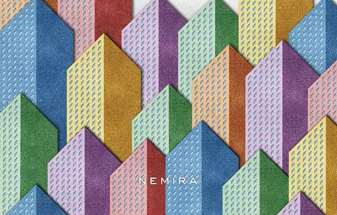 „În spatele blocului”, o carte despre copilăria și adolescența petrecute în comunism, apare la Editura Nemira