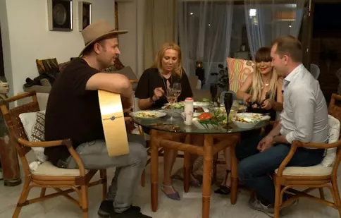 Dan Helciug, Dana Săvuică, Andreea Antonescu și Mihai Sturzu gătesc la „Super Cireașa de pe tort”