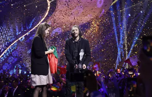 Eurovision 2017. Salvador Sobral, din Portugalia, a câștigat trofeul Eurovision cu piesa „Amar Pelos Dois”
