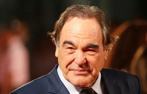 Încă un regizor face pasul spre micul ecran. Oliver Stone va face un serial despre Guantanamo Bay