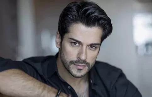 Ce face Burak Özçivit după finalul „Dragoste infinită” („Kara Sevda”)