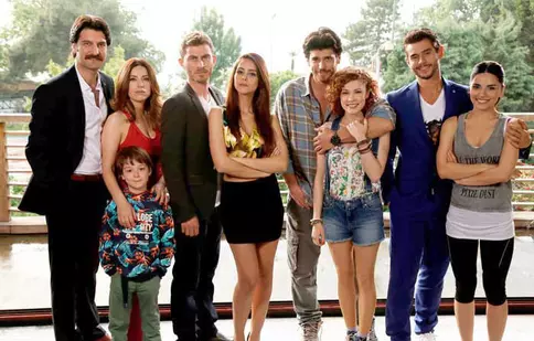 „Parola: Te iubesc” începe la Acasă. Noul serial turcesc, în locul „Prețul dragostei”