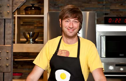 Premieră la TV Paprika în luna august: “22 de minute cu Julius”