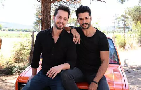 Aţi văzut pozele de la filmările noii pelicule a lui Burak Özçivit?