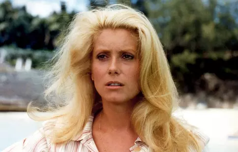 Filmele lunii august la TVR 2. Pe listă sunt pelicule cu Louis de Funes, Kirk Douglas și Catherine Deneuve