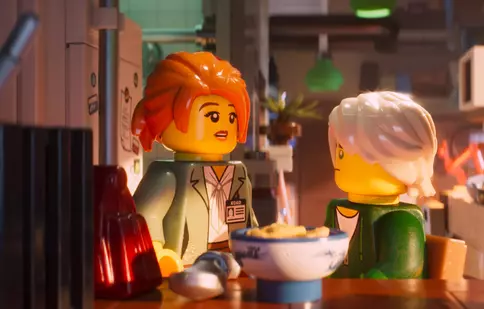 Amalia Enache este o mamă grozavă! Și în noua animație „The LEGO Ninjago Movie”