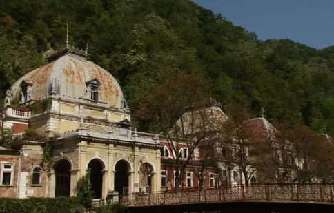 Seria de reportaje „Dosar România” prezintă la TVR 1 „Băile Herculane, o istorie în ruină“