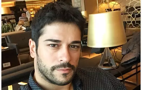 Burak Özçivit a ajuns la spital. Cum se simte actorul din „Dragoste infinită”