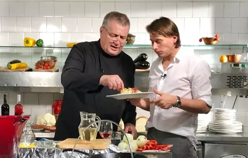 Dinescu găteşte alături de Marius Manole la „Politică și delicatețuri”