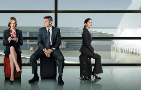 Recomandarea TVmania pentru seara de luni, 15 ianuarie: „Sus, în aer” cu George Clooney și Vera Farmiga