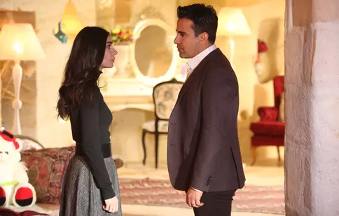 Un nou serial turcesc începe azi la Kanal D. Află toate detaliile despre “Dragoste și ură”, cu Emrah Erdogan și Burcu Kıratlı 