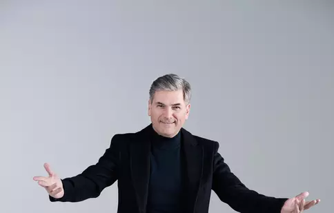 E oficial. Mircea Radu pleacă din nou cu caravana. El va prezenta „IE, Românie”, un nou reality show al Antenei 1