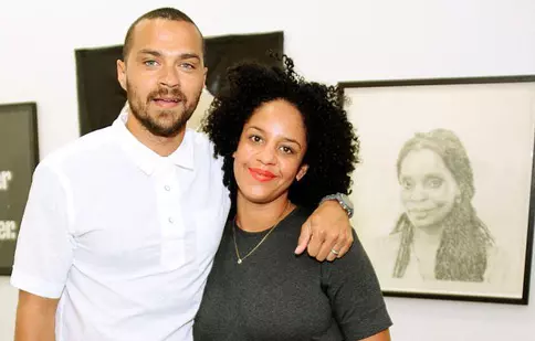 Fosta soție îi face zile grele lui Jesse Williams
