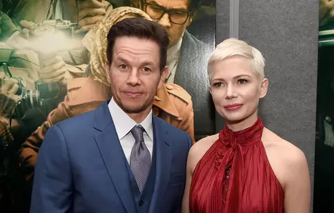 Mark Wahlberg a donat banii primiți pentru refilmările „All The Money in the World”. Care a fost reacția lui Michelle Williams
