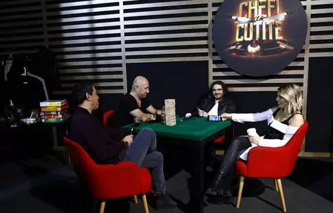 Cum au fost surprinși jurații în pauzele de la filmările sezonului 5  ,,Chefi la cuțite”