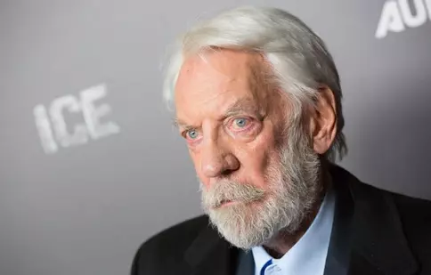 Dacă v-a plăcut „Pentru toţi banii din lume”, veți vedea și „Încredere”. Serialul cu Donald Sutherland intră în grila HBO