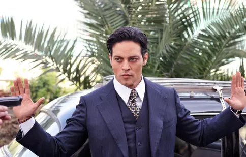 TVR 2 difuzează ultimul sezon al serialului „Onoare și respect”, cu Gabriel Garko în rol principal