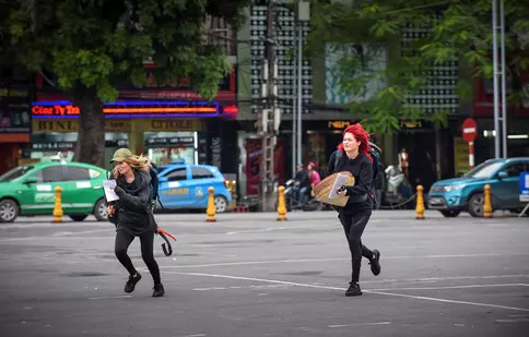 Marți, la „Asia Express”: Raluk și Ana Baniciu sunt martorele unui accident înspăimântător pe străzile din Vietnam