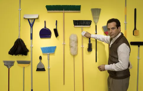 „Monk”, serialul cu Tony Shalhoub în rolul principal, intră în grila DIVA din martie