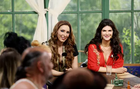 Iulia Vântur și Monica Bârlădeanu sunt împreună la  „Ferma vedetelor”